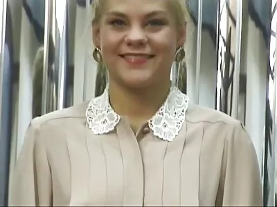 Ema pistis käe kraanikaussi ja normal seks video poeg persse.