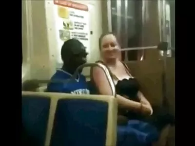 Kutsus koju sekis vidos prostituudiks.