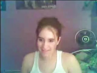 Tiffany Doll sirutas sõrmedega tagumikku ja lasi poisil oma riista kinni hoida. seks brutal