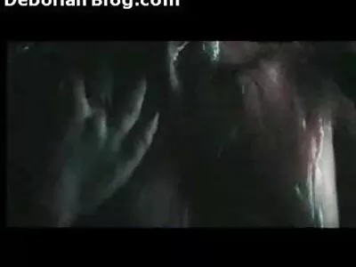 Mustlane imeb kutile metsatihnikus kuke. full sex porno film