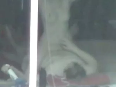 Korralik brünett lõhik. seks massage